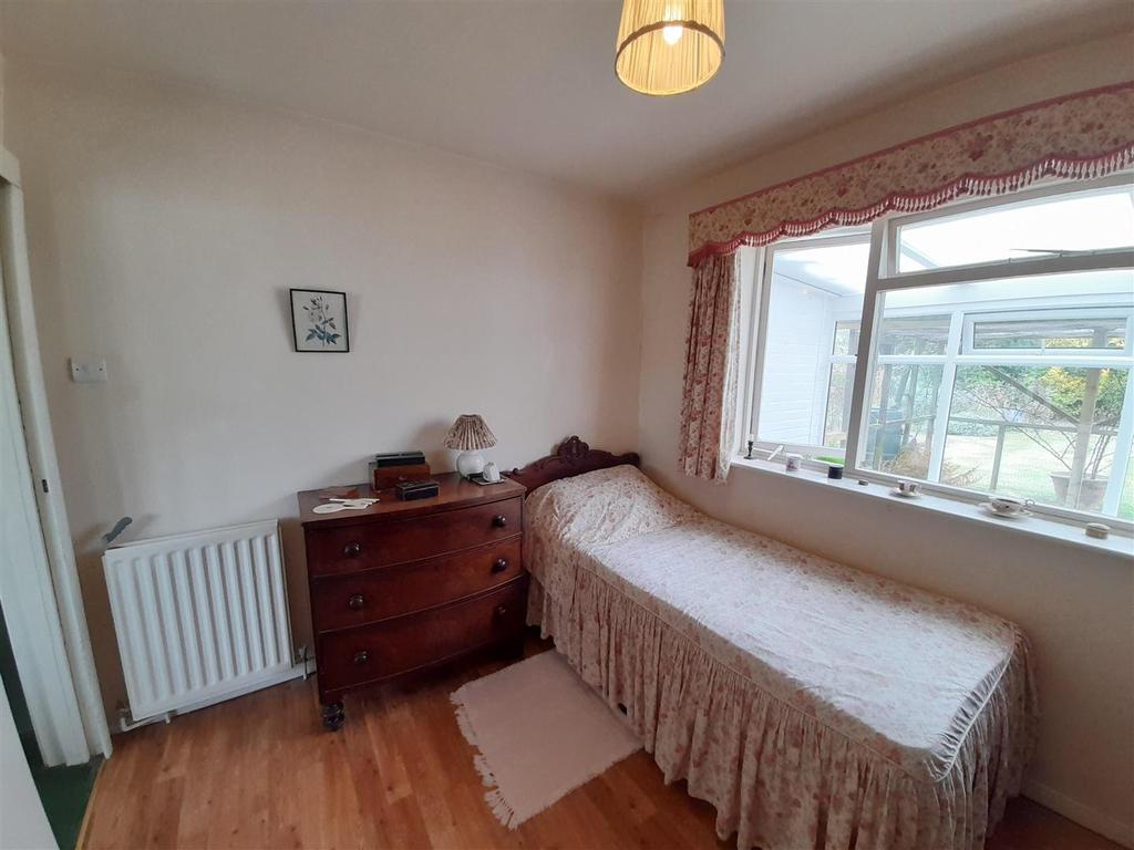 Bedroom 1a.jpg