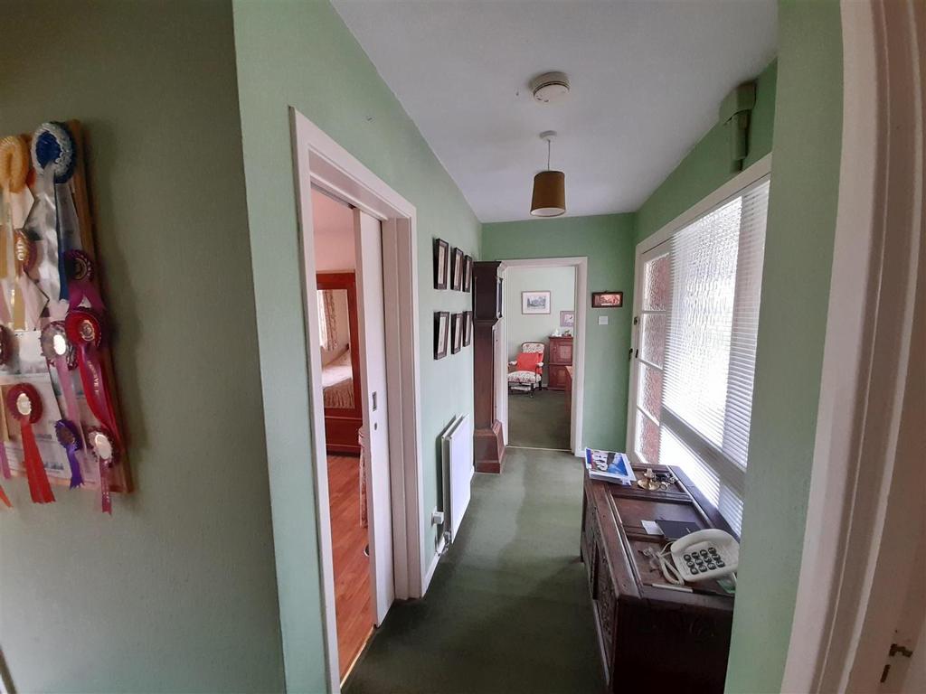 Hallway 1.jpg
