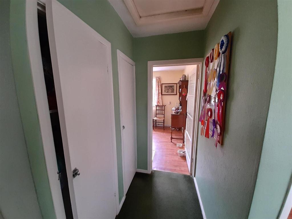 Hallway 2.jpg