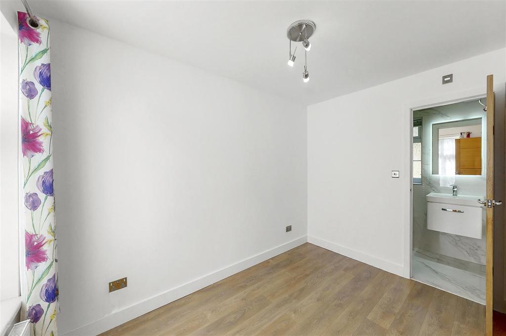 6 Sudbury Hill Close - Yiq3 OMj Pq Bb BDZi8 R1f4.jpg