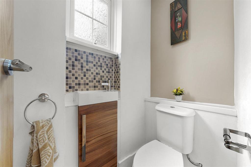 6 Sudbury Hill Close - Hlf Vdx2 Xz43he5uq246 W.jpg