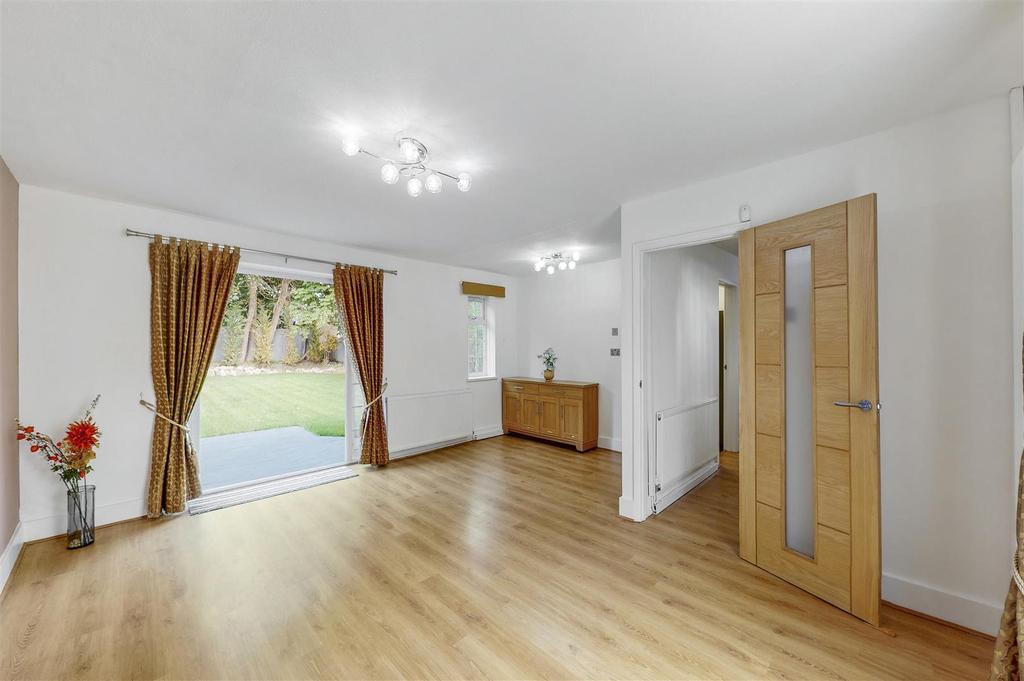 6 Sudbury Hill Close - 6 Djpm1 GR8ky9 VDCw SNx F.jpg