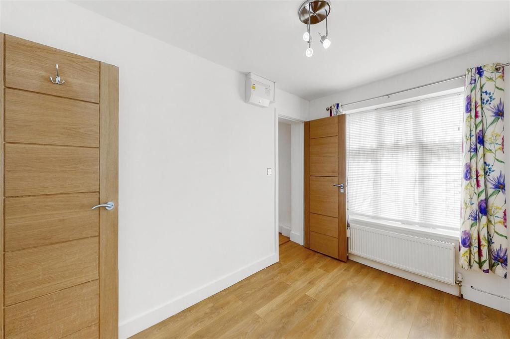 6 Sudbury Hill Close - FKS8 Igk7 Ihbil2d5 CJJd.jpg