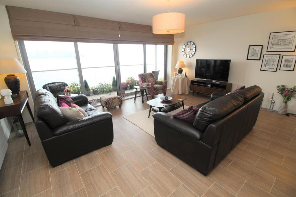 Cloch Road, Gourock 2 bed flat for sale £299,000
