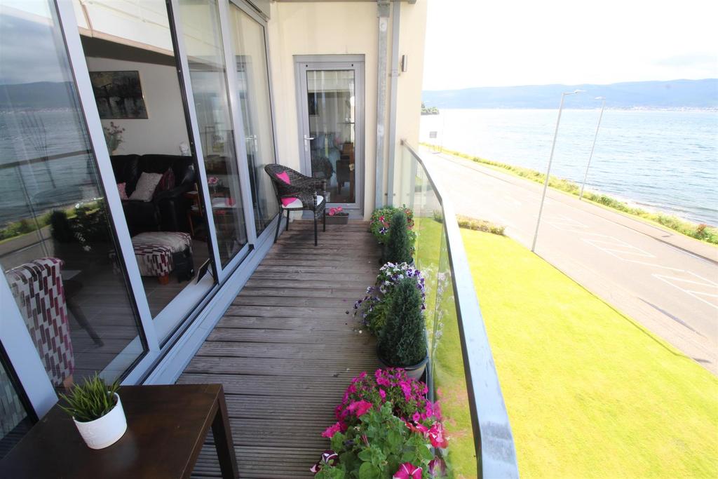 Cloch Road, Gourock 2 bed flat £299,000