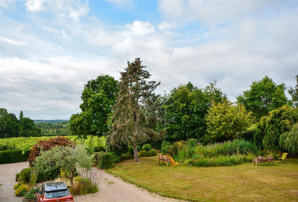 Wheel Lane, Westfield 1 bed apartment £250,000