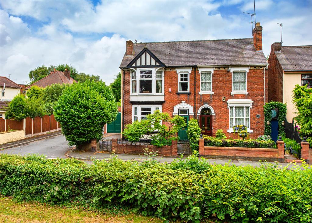 41 Broad Lane, Finchfield 4 bed semidetached house £389,950