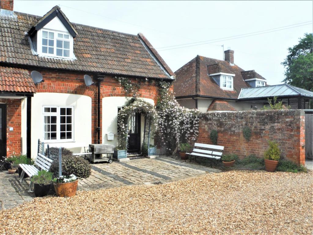 High Street, Worton, Devizes 4 bed semidetached house £1,550 pcm (£