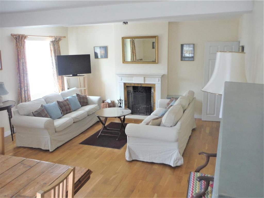 High Street, Worton, Devizes 4 bed semidetached house £1,550 pcm (£