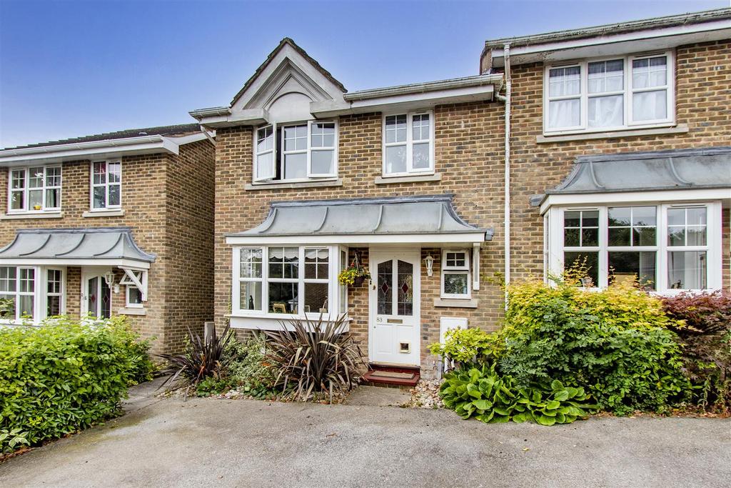 Pellings Farm Close, Crowborough 3 bed house for sale £399,995