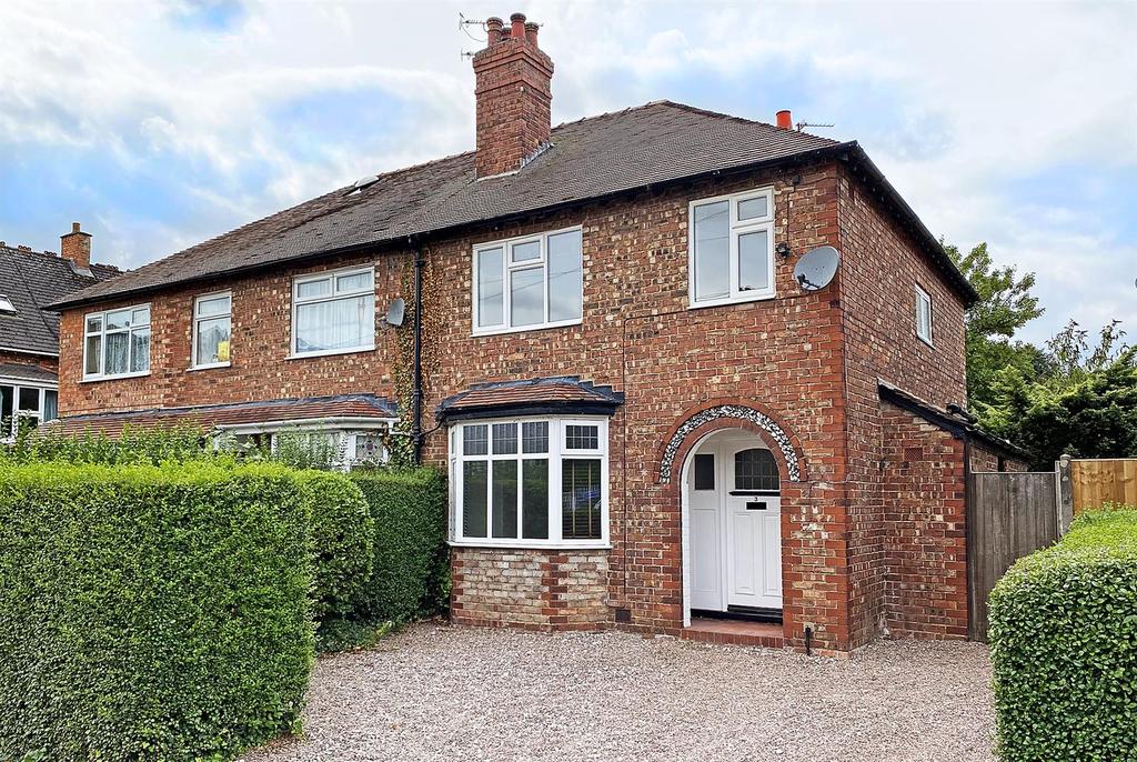 Dial Road, Hale Barns 3 bed semidetached house for sale £450,000