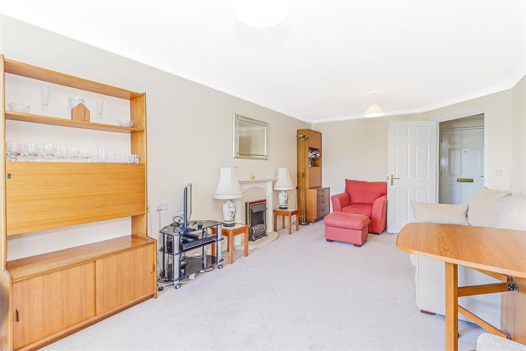 Benstede Court, Brocket Road, Hoddesdon 1 bed retirement property £