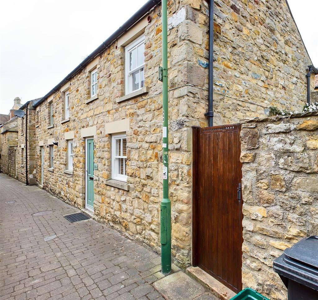 Waterloo Yard, Barnard Castle 2 bed semidetached house £155,000