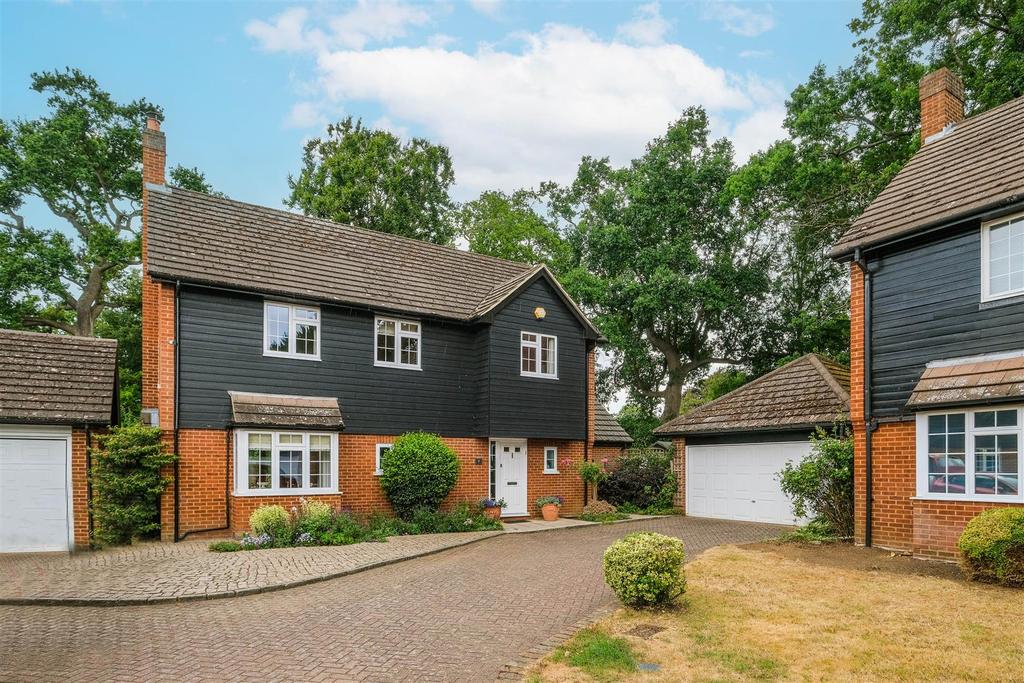 Wallers Hoppet, Loughton 4 bed detached house £1,400,000