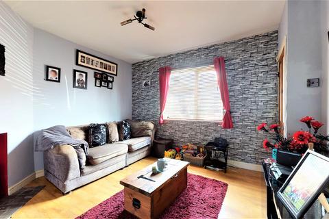 2 bedroom end of terrace house for sale - Gilda Crescent, Whitchurch