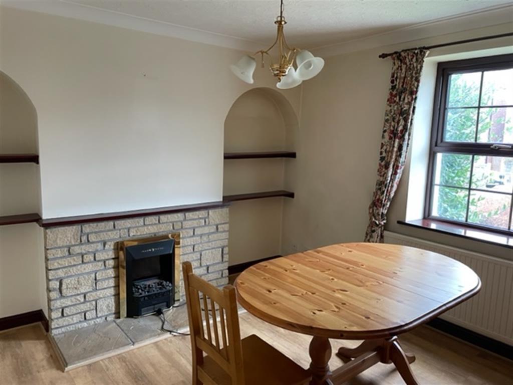 Richmond Road, Mangotsfield, Bristol, BS16 9HB 3 bed end of terrace