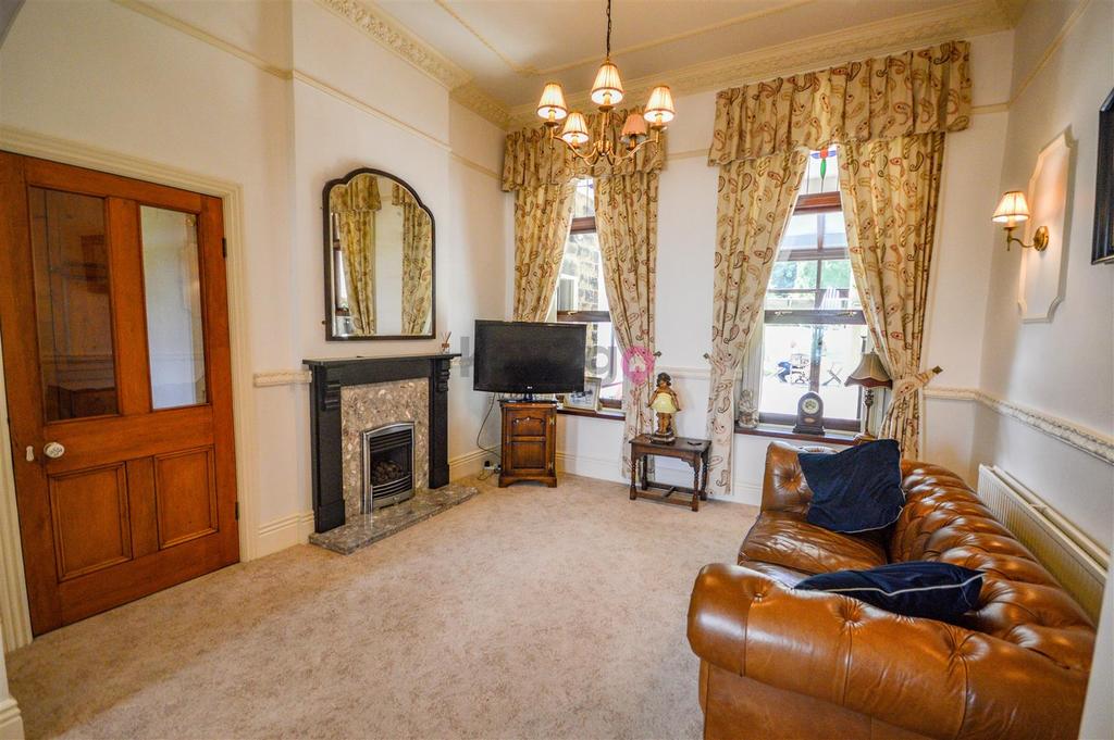 Normanton Hill, Sheffield, S13 3 bed semidetached house £450,000