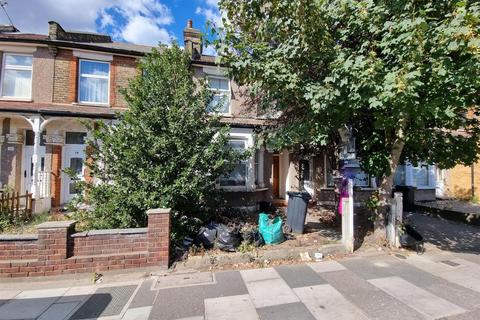 4 bedroom terraced house for sale - Meads Lane, Ilford