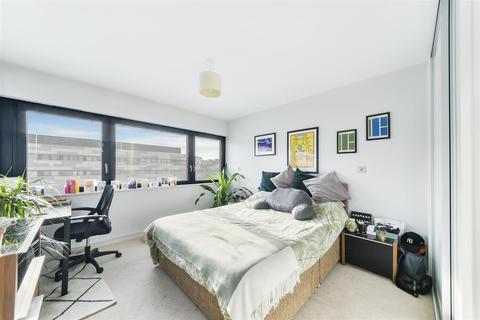 1 bedroom flat to rent - 4 Lambarde Square, London