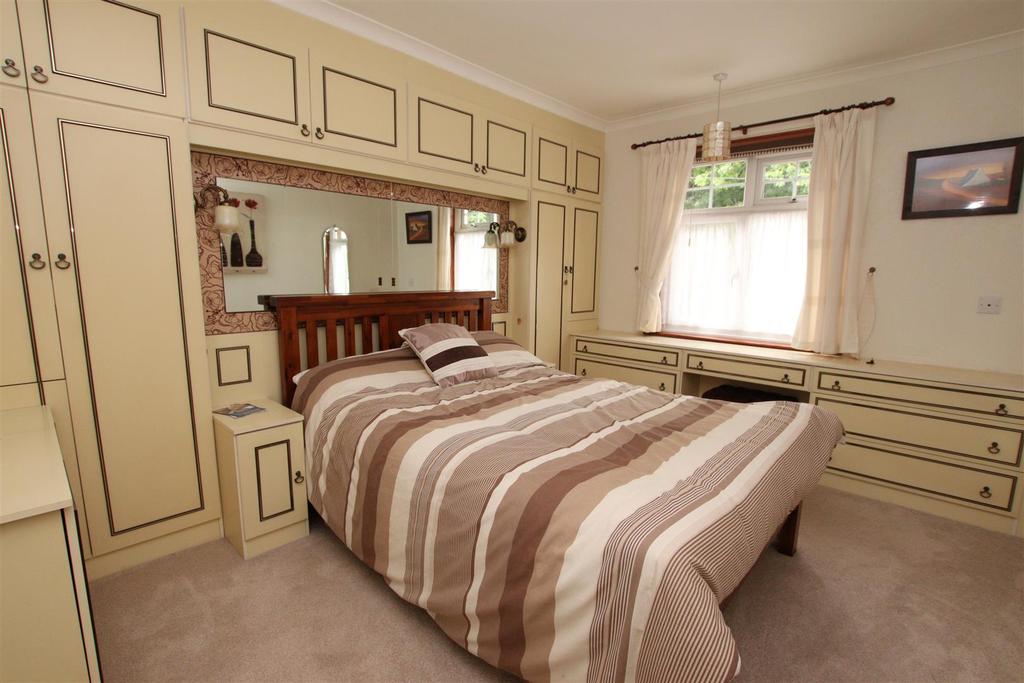 Bedroom 1.JPG