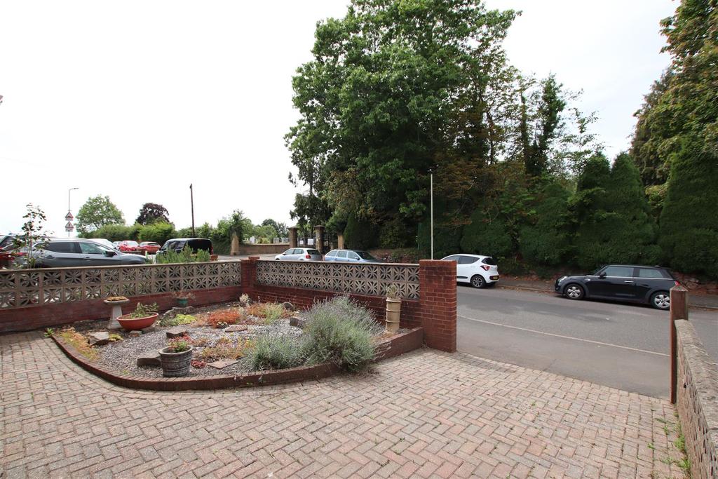 Front Garden &amp; Driveway.JPG