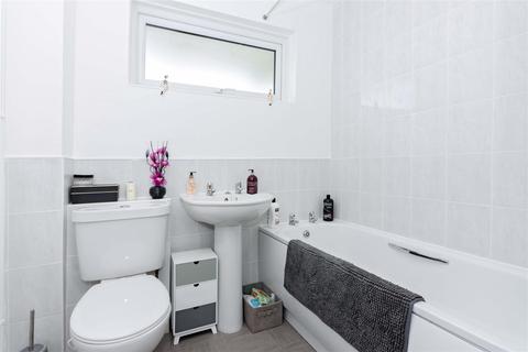 25 Lychpole Walk, Goring By Sea, Worthing, BN12 6NW