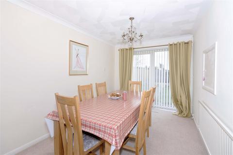 25 Lychpole Walk, Goring By Sea, Worthing, BN12 6NW