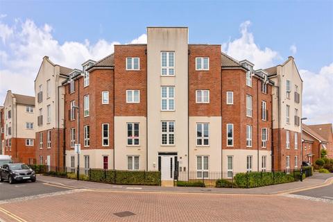 Flat 3, Stephenson Court, 19 Cambrian Way, Worthing, BN13 1FP