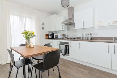 Flat 3, Stephenson Court, 19 Cambrian Way, Worthing, BN13 1FP