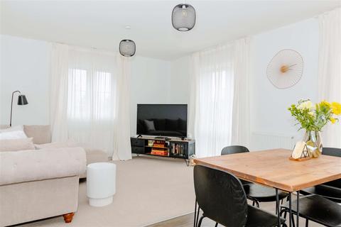 Flat 3, Stephenson Court, 19 Cambrian Way, Worthing, BN13 1FP