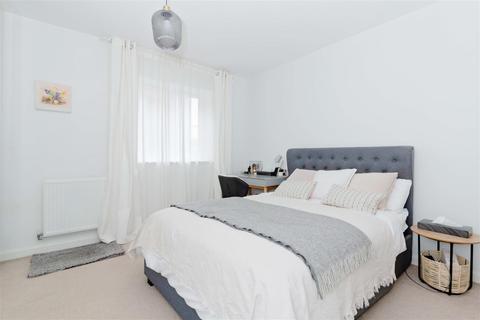 Flat 3, Stephenson Court, 19 Cambrian Way, Worthing, BN13 1FP