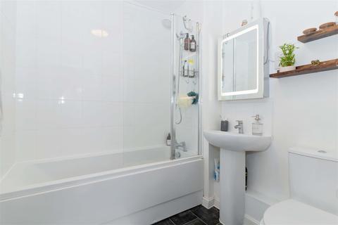 Flat 3, Stephenson Court, 19 Cambrian Way, Worthing, BN13 1FP