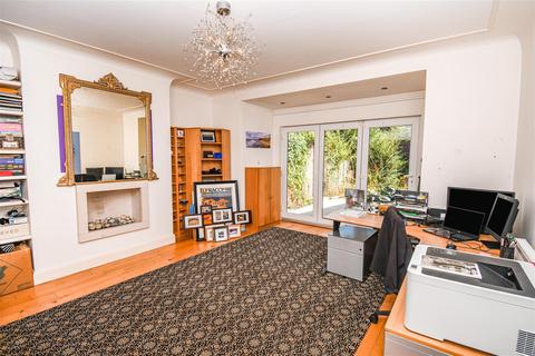 401 Beverley Road, Anlaby, Hull, HU10 7BQ