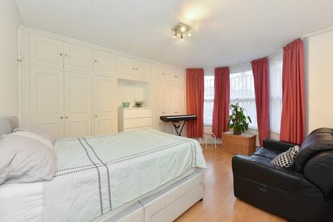 2 bedroom flat to rent - Talgarth Road, Barons Court, W14