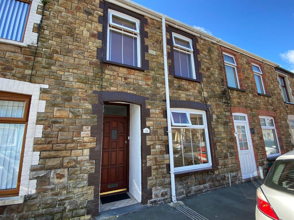 Robert Street, Milford Haven... 3 bed terraced house £139,999