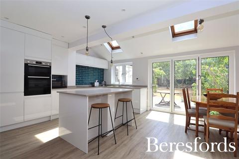 3 bedroom semi-detached house for sale - Avenue Road, Chelmsford, CM2