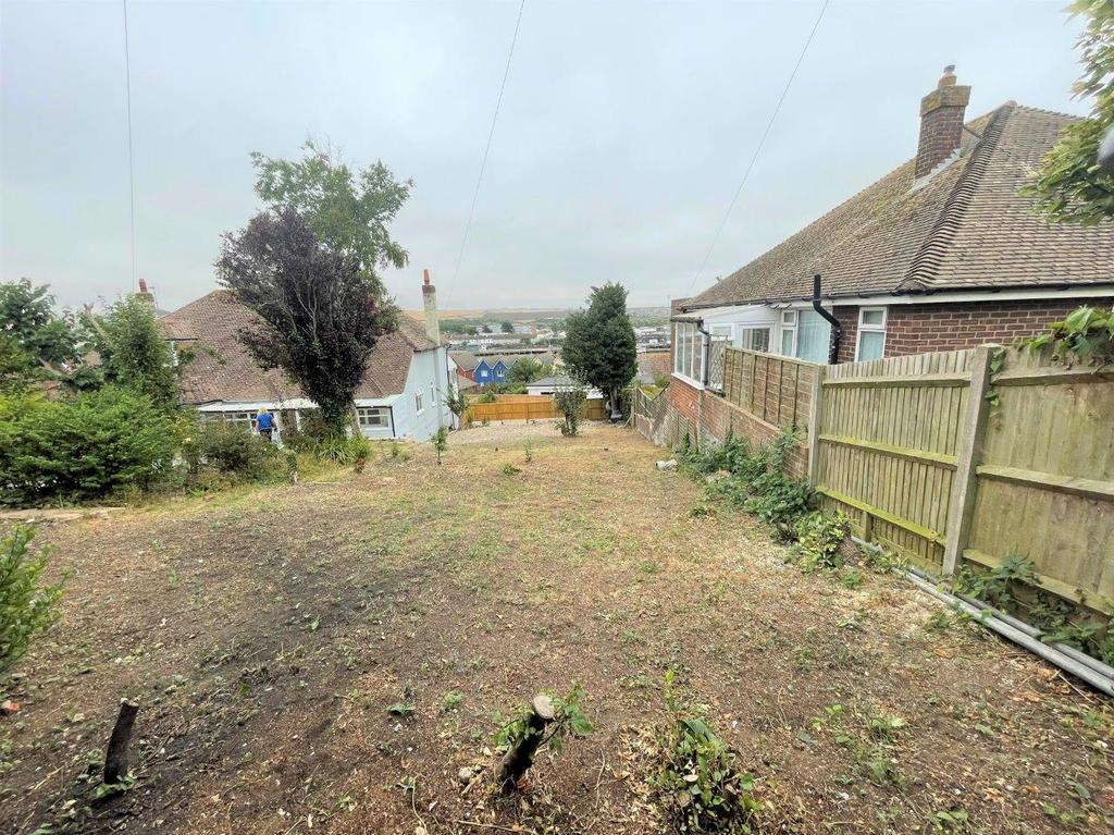 Hillcrest Road, Newhaven BN9 3 bed property with land for sale £150,000