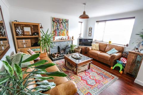 15 Bembridge Drive, Hayling Island, PO11 9LU