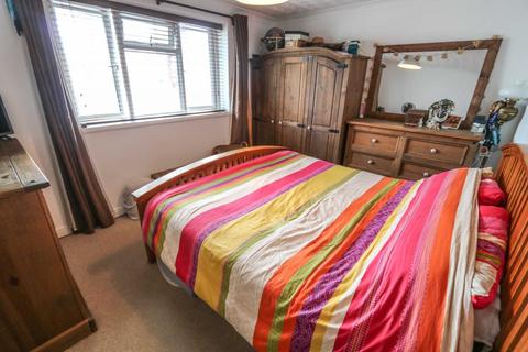 15 Bembridge Drive, Hayling Island, PO11 9LU