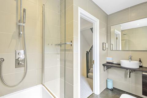 27 Waveney Avenue, London, SE15 3UF