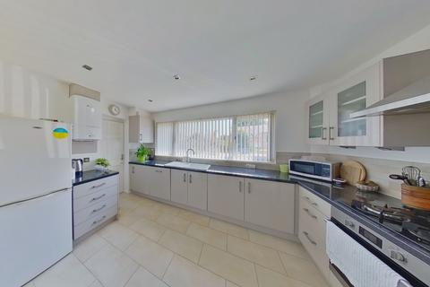 2 bedroom detached bungalow for sale - Throwley Drive, Herne Bay