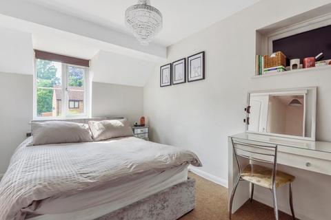 32 Burdock Close, Lightwater, GU18 5YP