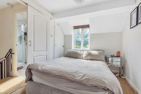 32 Burdock Close, Lightwater, GU18 5YP