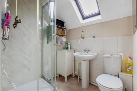 32 Burdock Close, Lightwater, GU18 5YP