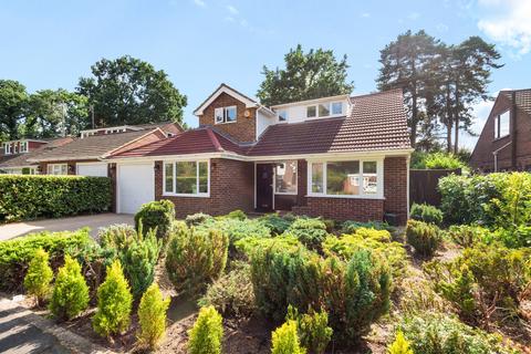 4 bedroom detached house to rent, Tanglewood Close, Pyrford, GU22