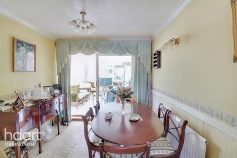 18 Priorsford Avenue, Orpington, BR5 2EW