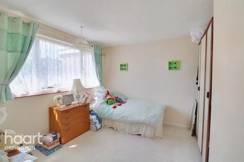 18 Priorsford Avenue, Orpington, BR5 2EW