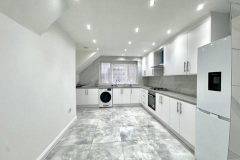 3 bedroom terraced house to rent, Chatsworth Road,  Hayes, UB4