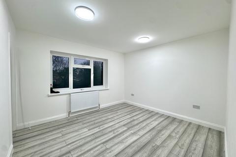 3 bedroom terraced house to rent, Chatsworth Road,  Hayes, UB4