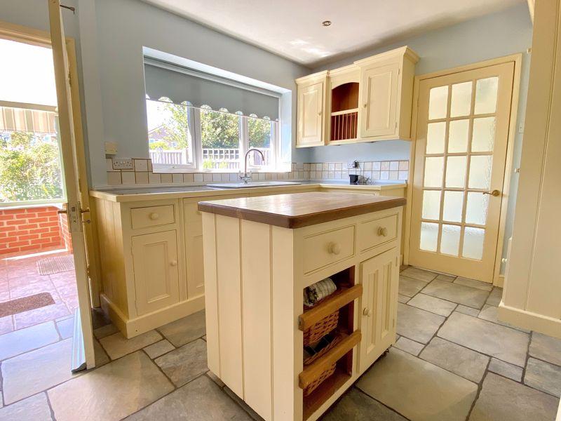 Seggs Lane, Alcester 2 bed detached bungalow £425,000